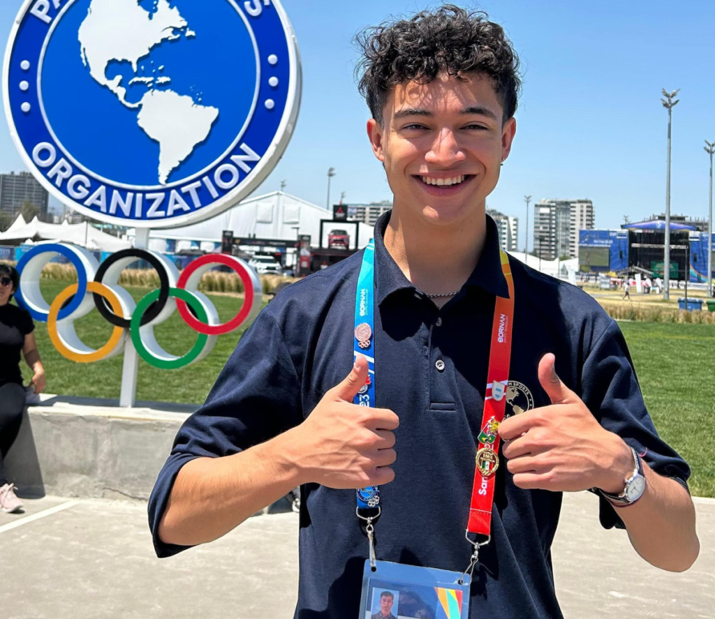 Sergio Velásquez fue uno de los Young Reporters de Periodismo Finis en Santiago 2023.